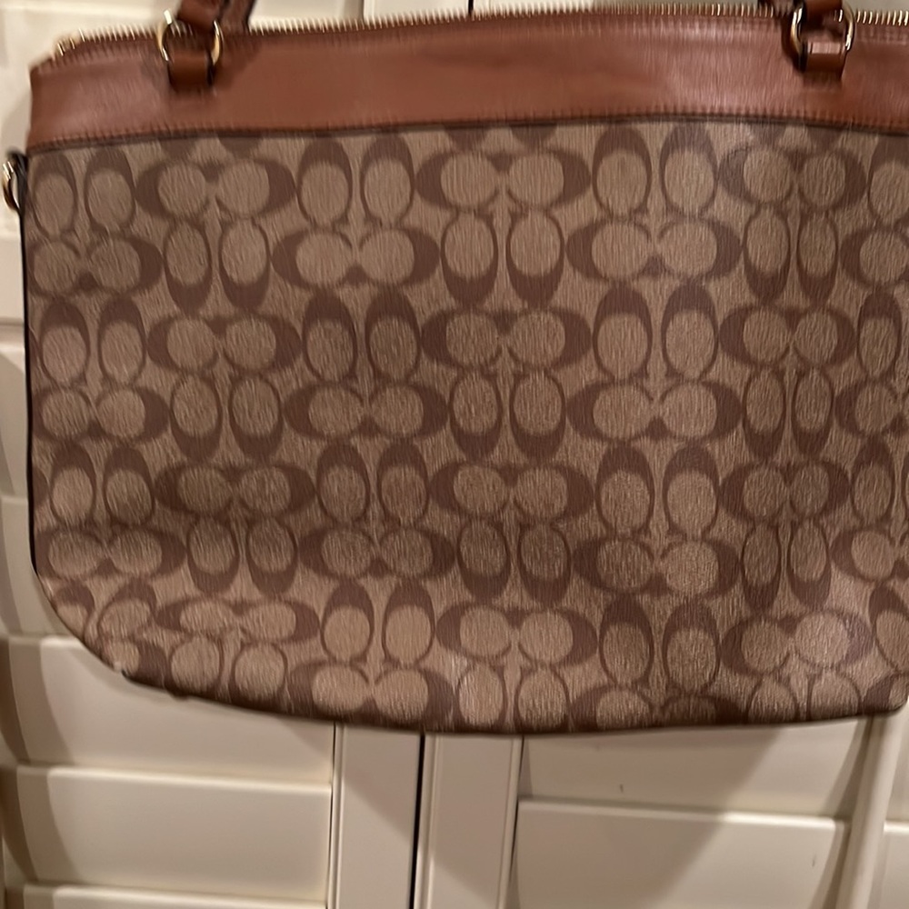 Coach Signature Tote. - Picture 2 of 5